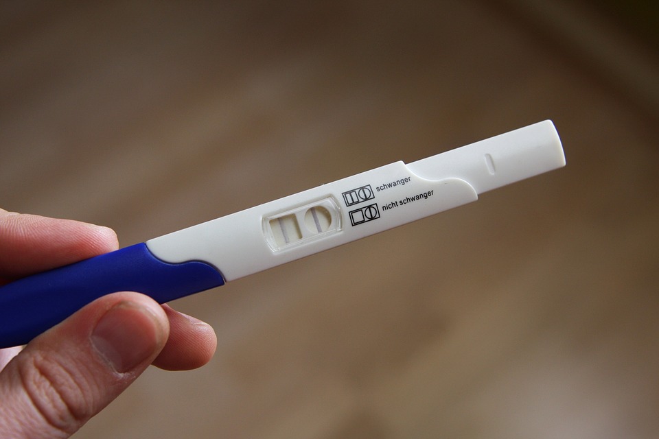 pozitivní_těhotenský_test
